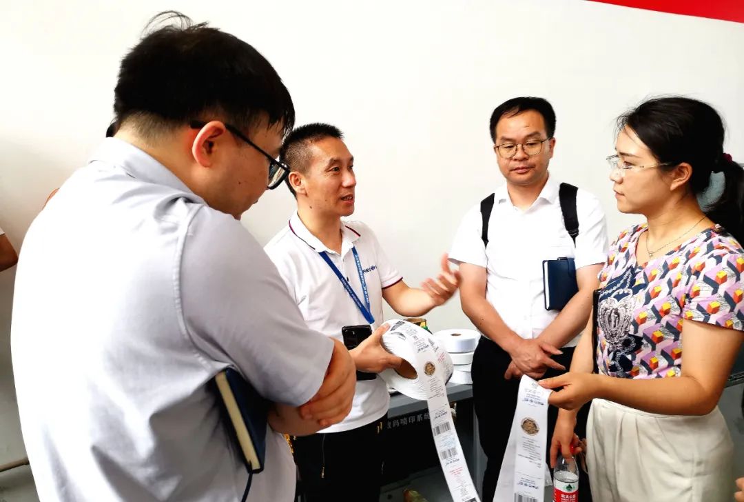 接待东莞松山湖科教局向导来我司工厂视察，，，指导事情！