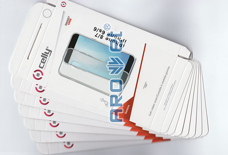 pp电子游戏SP-9022喷码机在手机外包装盒上赋码