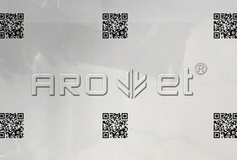 pp电子游戏A-one四喷头喷码机在PE膜上喷二维码